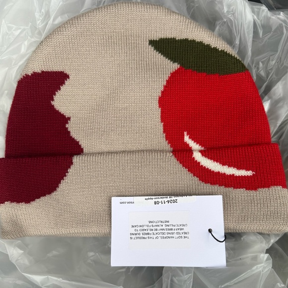 JW Anderson beanie apple beige NWT unisex - Picture 2 of 11